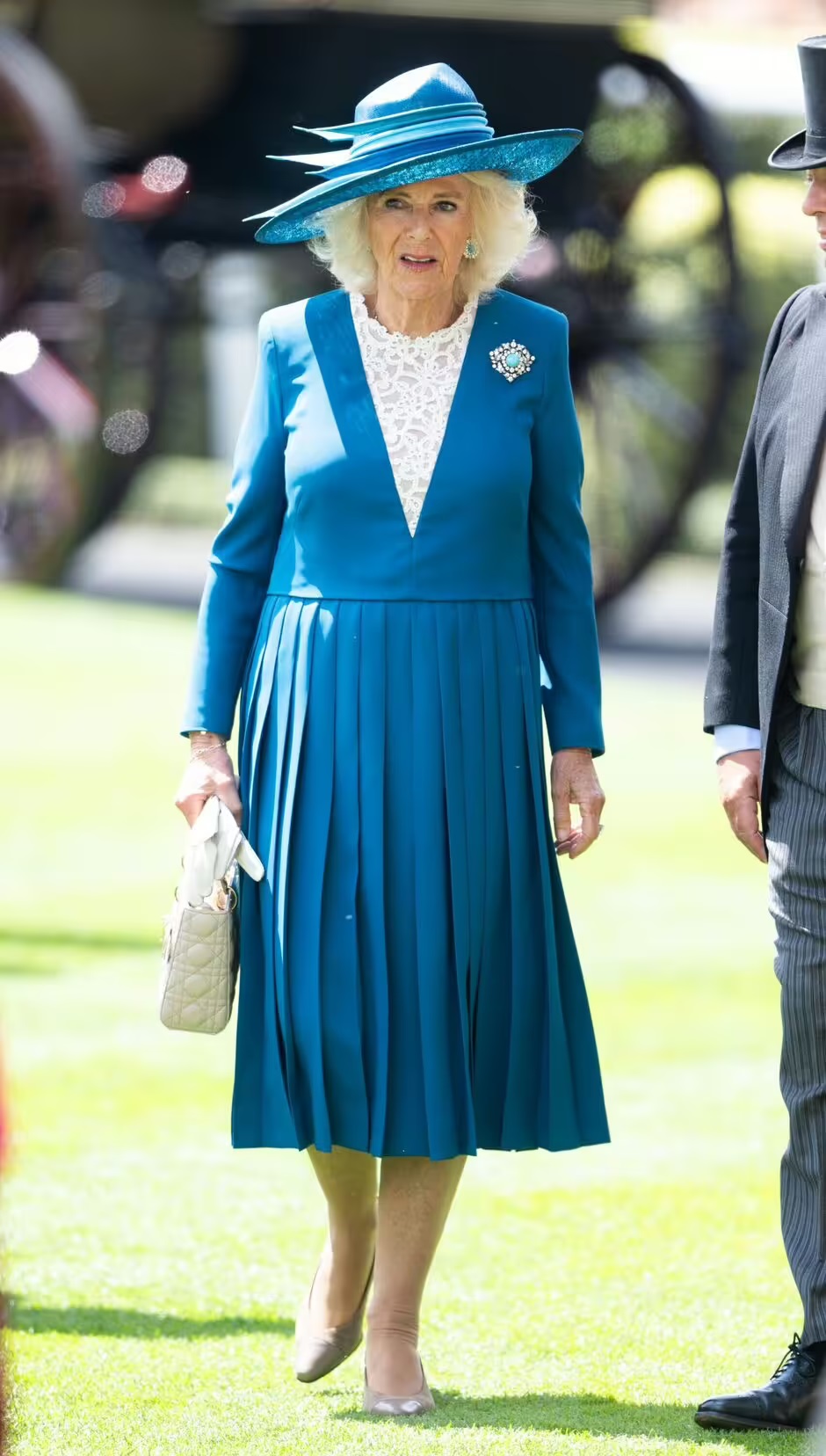 Queen Camilla wears beautiful £40k brooch that carries a 'deeper' hidden message